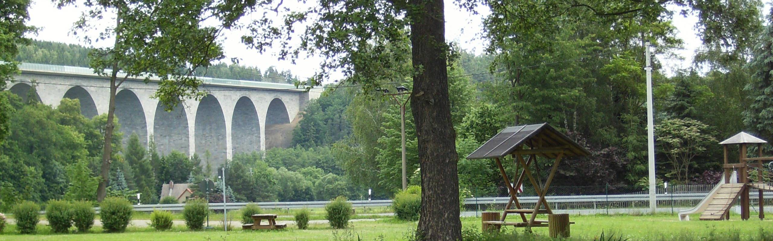 pirk teich und brücke